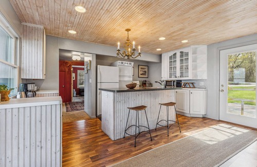 Detroit Lakes Cottage | Idyllic Lake Melissa Cottage Steps from the Water, 9.4 Rated