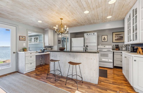 Detroit Lakes Cottage | Idyllic Lake Melissa Cottage Steps from the Water, 9.4 Rated