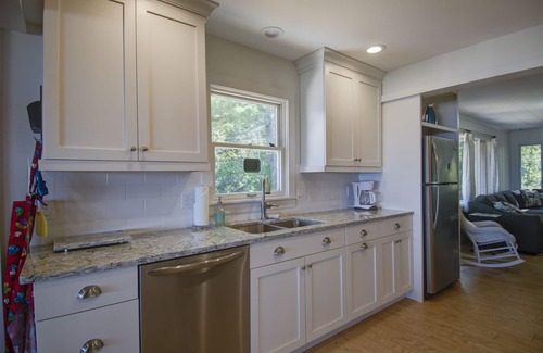 Glen Arbor Cottage | Idyllic Lake Michigan Cottage in Glen Arbor - Guest Rated 9.8