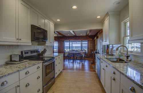 Glen Arbor Cottage | Idyllic Lake Michigan Cottage in Glen Arbor - Guest Rated 9.8