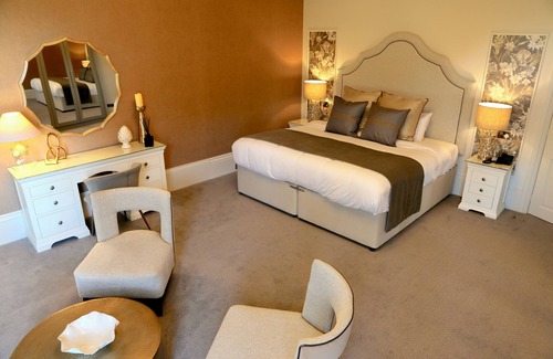 Farington Hotel | Guest Rated 8.8: Classic Lodges - Farington Lodge Awaits