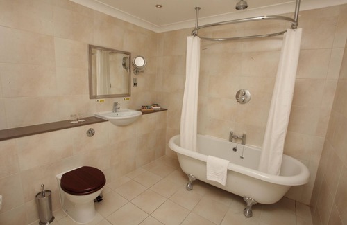Farington Hotel | Guest Rated 8.8: Classic Lodges - Farington Lodge Awaits