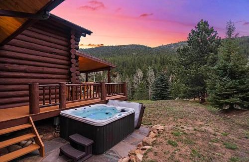Lyons House | Inviting Log Cabin Steps from Rocky Mountain Adventure