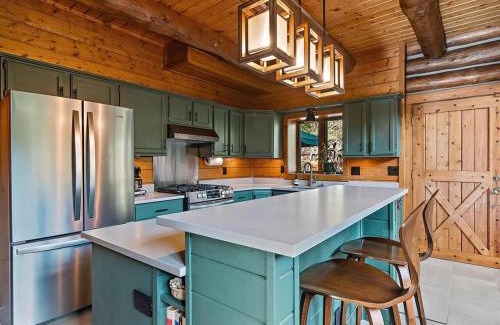 Lyons House | Inviting Log Cabin Steps from Rocky Mountain Adventure