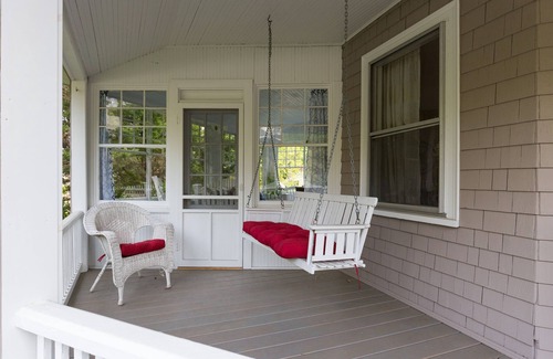 York Harbor House | Elegant Maine Cottage Steps from Beach and Village
