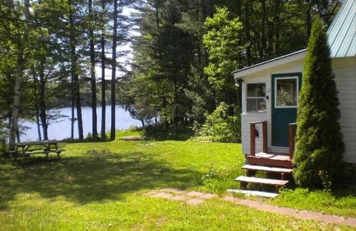 Oxford Cabin | Idyllic Maine Lakefront Cabin with Porch and Canoe Access