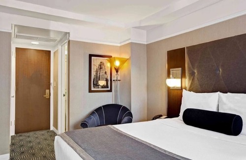 Garment District Hotel | Classic Manhattan Experience in a Landmark Hotel Steps from Penn Station