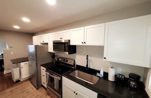 Joslyn Castle Apartment | Cozy Retreat at Classic on Wakeley with Family Amenities