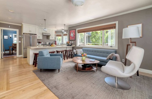 University South House | Classic Palo Alto Home & Neighborhood