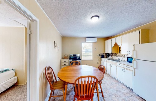 Aransas Pass House | Cozy Home with Pool & Ocean View, Steps from the Bay