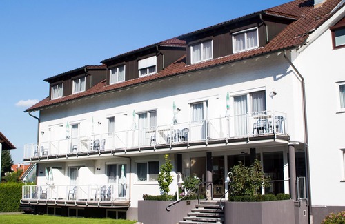 Meckenbeuren Apartment | Cozy Single Room with Breakfast & Family Friendly Touches