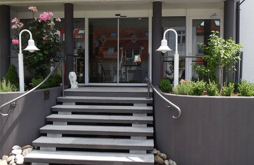 Meckenbeuren Apartment | Cozy Single Room with Breakfast & Family Friendly Touches