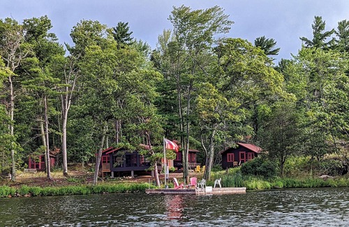 Selwyn Cabin | Classic Stony Lake "Island Life" - rustic cabins with fresh amenities