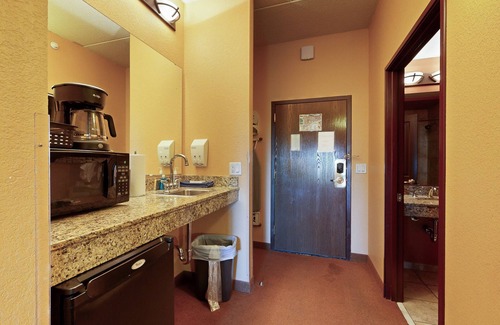Wisconsin Dells Condo | Serene Golf Course View Studio with Pool and Spa Access