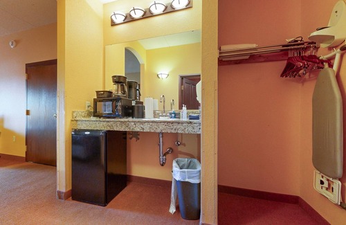 Wisconsin Dells Condo | Serene Golf Course View Studio with Pool and Spa Access