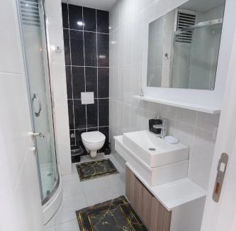 Esenyurt Apartment | Modern 1-Bedroom with Free WiFi and Parking near Park