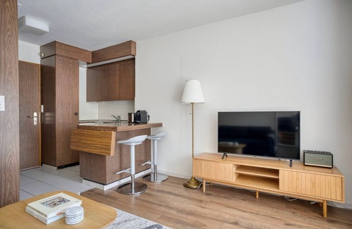 District 6 Apartment | Inviting Unterstrass Studio: Steps from University & Market