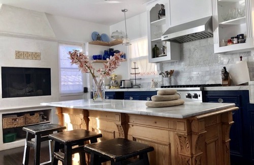 Samarkand House | Classical old world cottage with all of today's comforts and conveniences.