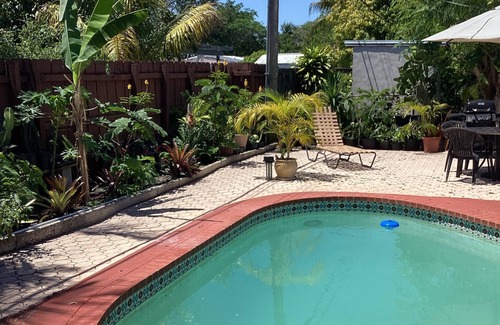 Miramar Apartment | CLASSY 1 BEDROOM APART. WITH POOL, WIFI & AC IN MIRAMAR, SLEEPS 2 OR MORE, WOW!