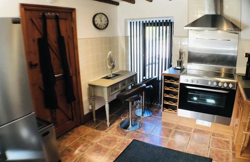 Cauldon Low House | Stylish 2-Bed Barn Near Alton Towers with Family Amenities