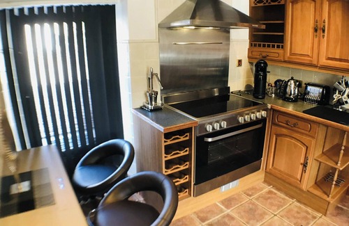 Cauldon Low House | Stylish 2-Bed Barn Near Alton Towers with Family Amenities