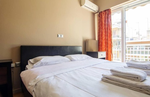Nea Smirni Apartment | Elegant 2 Bedroom Apartment in Nea Smyrni, Family-Friendly