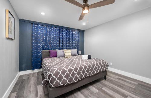 Houston Apartment | Classy and Chic 2BR Home near Galleria