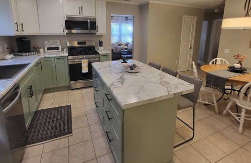 Greenville - Spartanburg House | Elegant Cottage Near Downtown with Ocean View & Kitchen