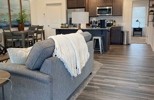 Benton County Apartment | Inviting Condo with Kitchen & Breakfast for Long Stays!