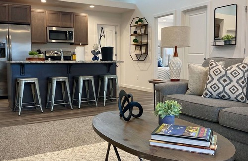 Benton County Apartment | Inviting Condo with Kitchen & Breakfast for Long Stays!