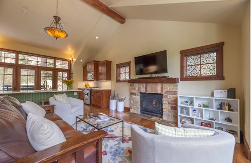 Idaho Springs House | Elegant Craftsman by the Creek: Hot Tub & Walk to Town