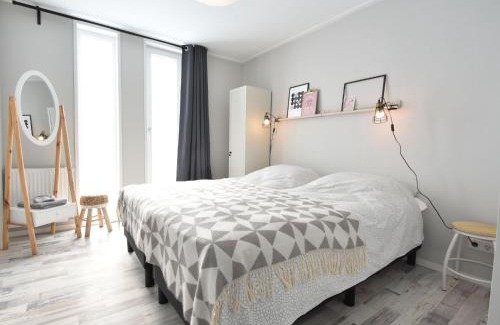 Sint-Annaland House | Elegant Holiday Home in Sint Annaland with Ocean View