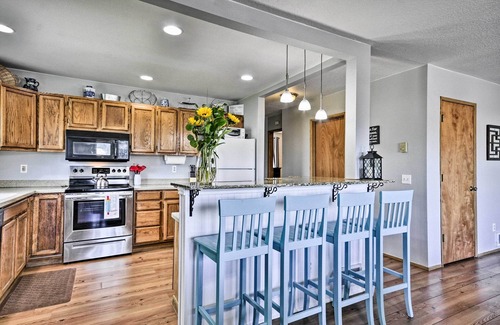 Hood River Apartment | Elegant Hood River Condo with Scenic Mt. Adams Views