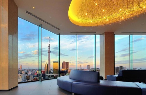 Nishiasakusa Hotel | Classy King Smoking hotel with AC, fitness room in charming Taito City