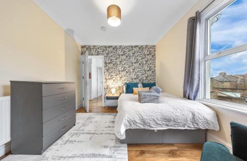 Hoe Street House | Classy Shared Home With Private Bedroom Near Tube - Bedroom3