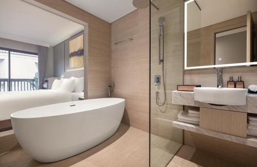 Hang Bac Hotel | Elegant CLASSYC Hotel: Oceanfront Bliss with Spa & Pool