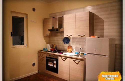 Municipio 2 Apartment | Top-Rated Claudia Apartment with Kitchen & Accessibility