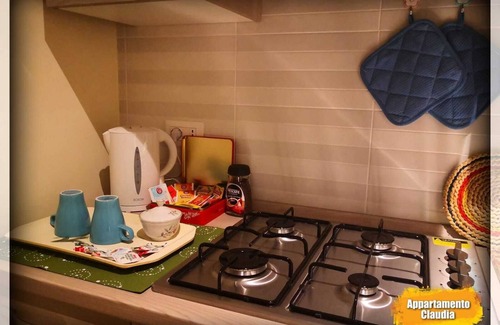 Municipio 2 Apartment | Top-Rated Claudia Apartment with Kitchen & Accessibility