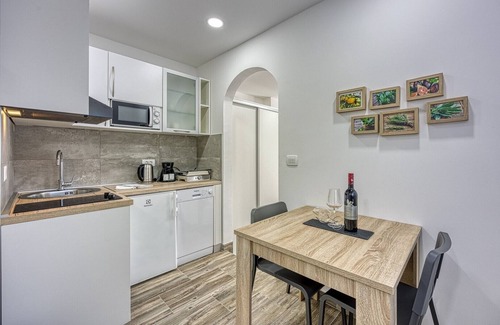 City Center Apartment | Claudio Studio with Terrace: Ideal for Family Getaways
