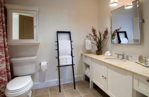 Warren Hotel | Discover Clay Brook Hotel at Sugarbush: Pet-Friendly Retreat
