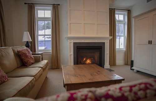 Warren Hotel | Relax at Clay Brook Hotel: Pool, Spa & Family-Friendly Stay