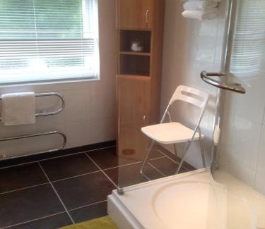 London Borough of Bromley Bed & Breakfast | Highly Rated Clay Farm Guest House: Pet-Friendly Retreat