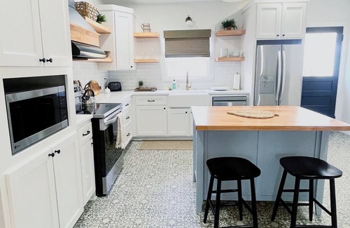 Brazos House | Discover Clay Oak Cottage: 2BR with Top Amenities Nearby