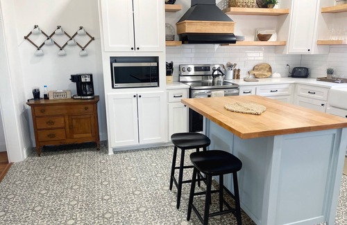 Brazos House | Discover Clay Oak Cottage: 2BR with Top Amenities Nearby