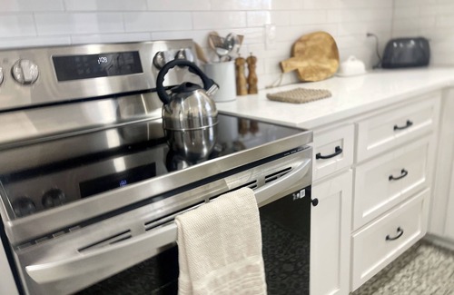 Brazos House | Discover Clay Oak Cottage: 2BR with Top Amenities Nearby