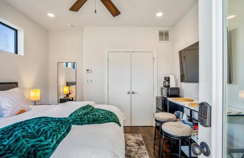 East Downtown Houston Apartment | Discover Clay Studio: Child-Friendly Retreat in EADO