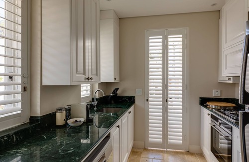 Camps Bay Villa | Discover Claybrook: Oceanfront Bliss with Top Ratings
