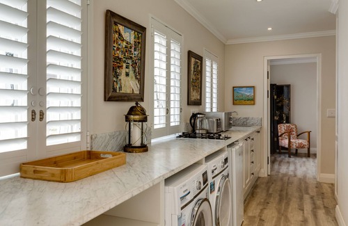 Camps Bay Villa | Discover Claybrook: Oceanfront Bliss with Top Ratings