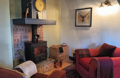Kippen House | Cozy Private Cottage Bothy by Loch Lomond & Stirling