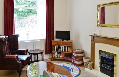 Dunbar House | Family-Friendly Getaway at Clayron Cottage – 8/10 Rated